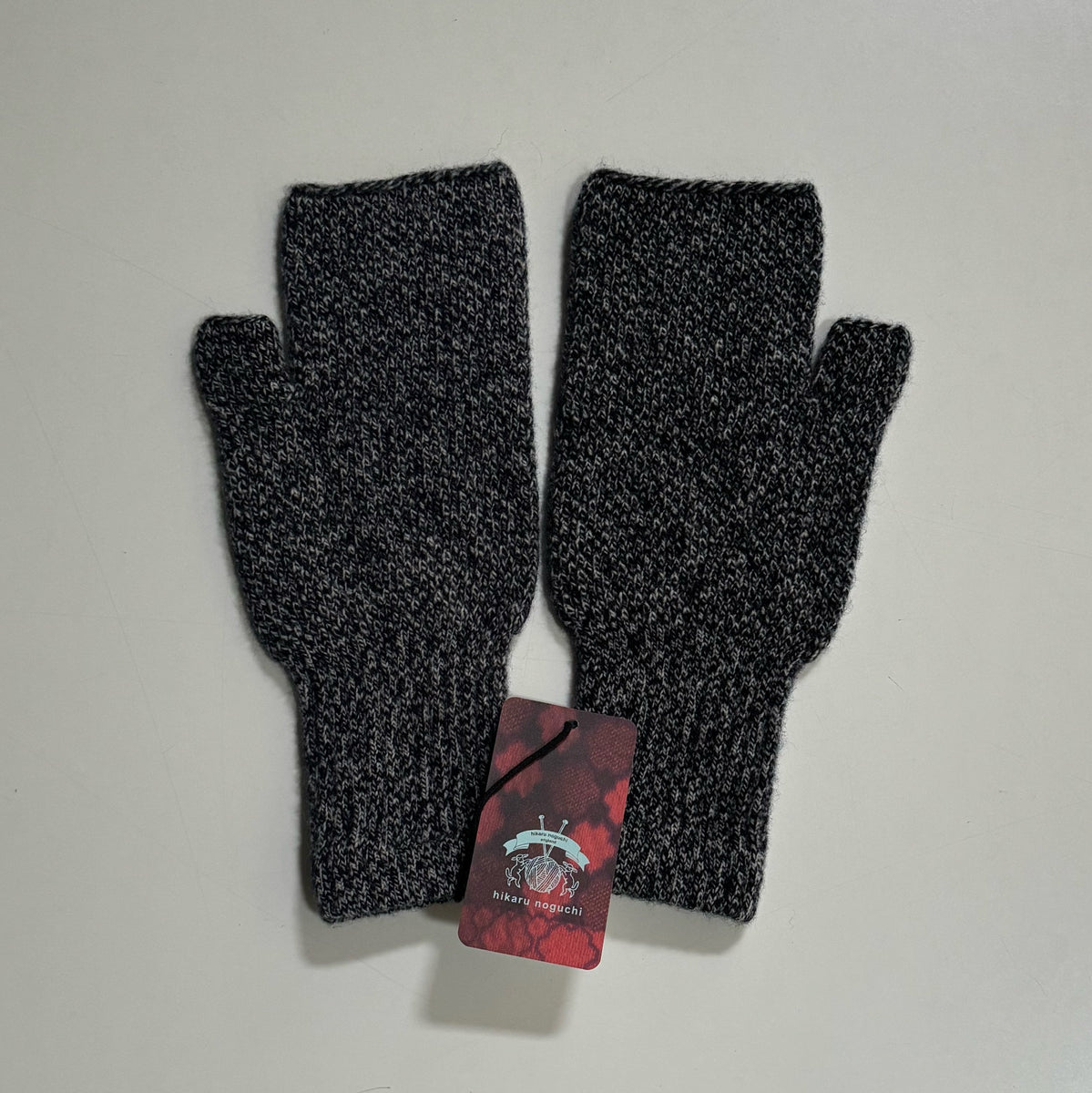 TUCK STITCH OPEN MITTENS / BLACK MIX 野口光 – アピスとドライブ