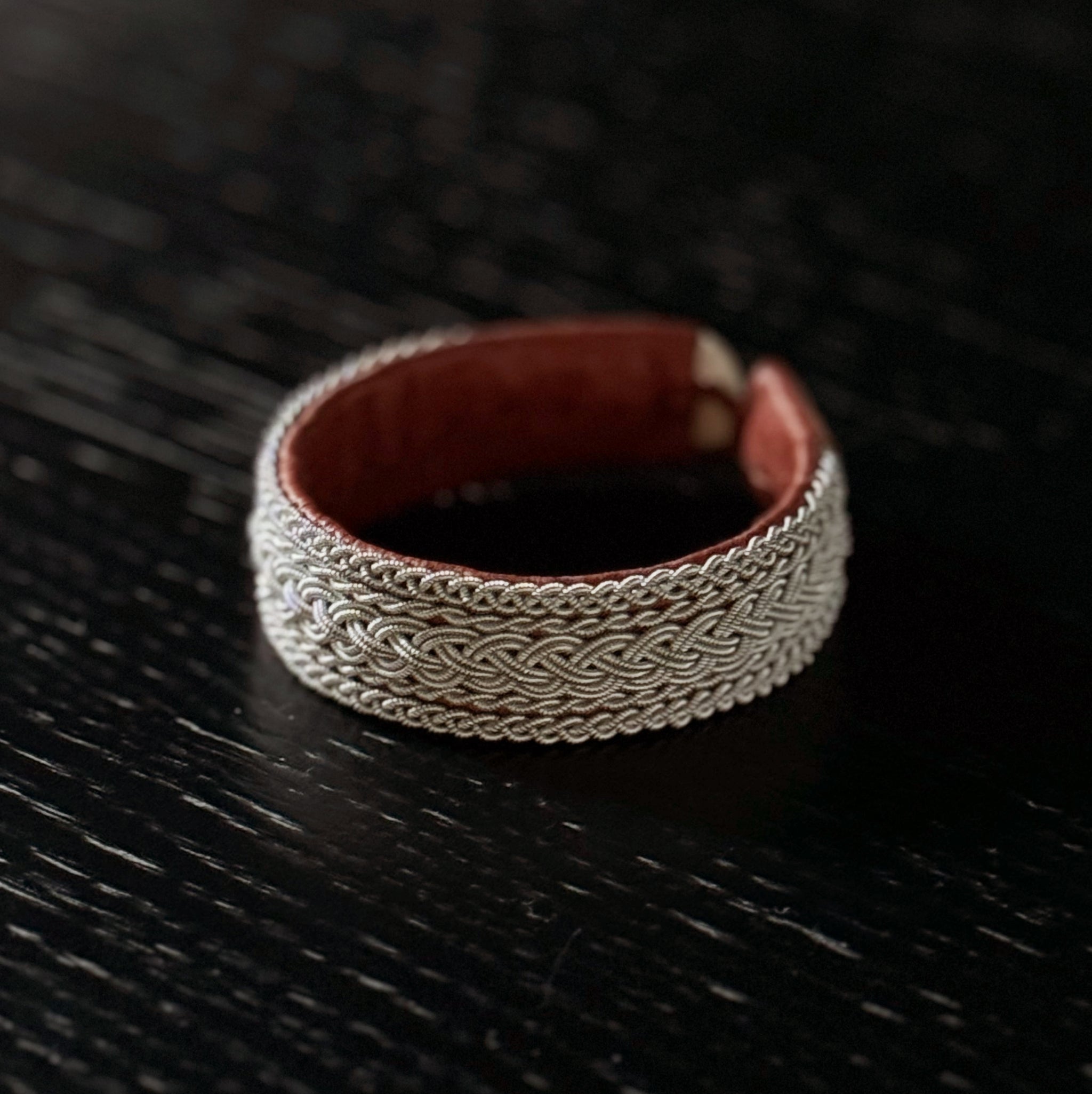 エゾシカ革で作ったサーミブレスレット_コンビネーションA / SOTA