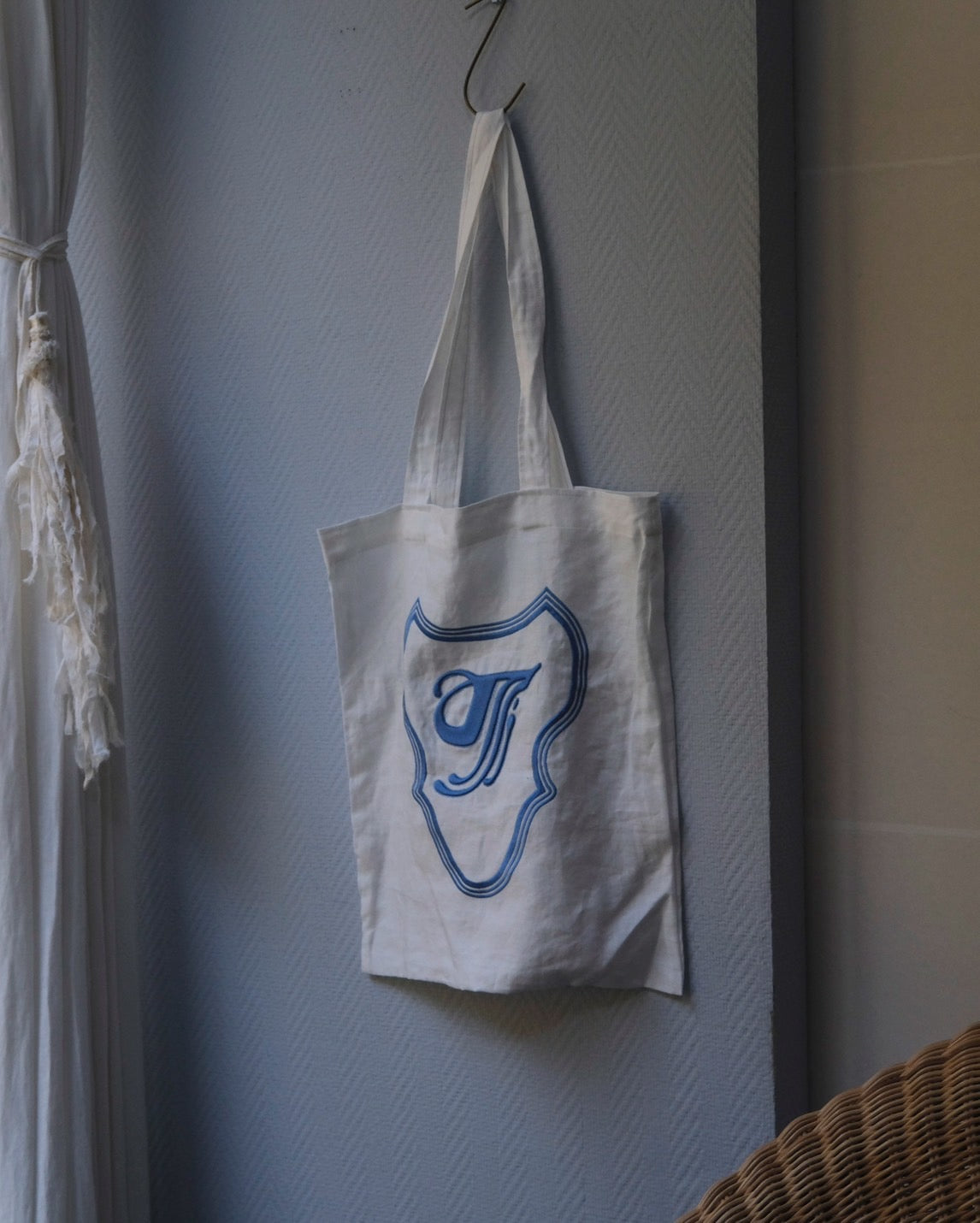 【レア】定価3.7万　TOWAVASE トワヴァース　刺繍　キャミソール　綿 レア】定価3.7万 TOWAVASE トワヴァース 刺繍 キャミソール 綿